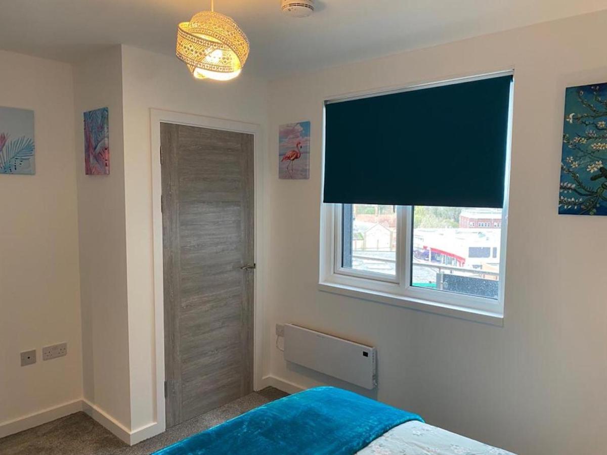 Central Newly Built 2 Bed Duplex Penthouse With Free On-Site Gated Parking, Lift Access, Self Check-In, Super Fast Wifi, Two Cathedral View Terraces & Sleeps 6 Peterborough Exteriör bild